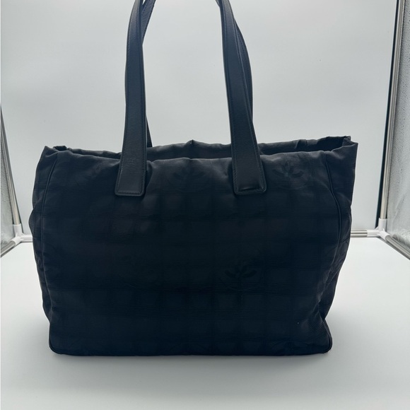 CHANEL Black Tote Bag with Leather Handles - Picture 11 of 15